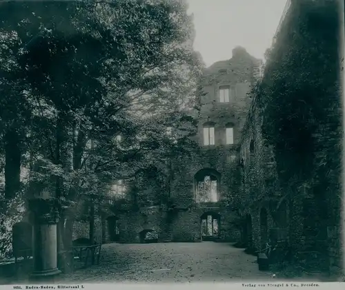 Foto Baden Baden am Schwarzwald, Schloss Hohenbaden, Rittersaal I