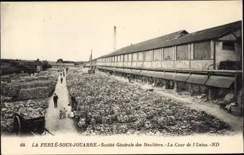 Ak La Ferté-sous-Jouarre Seine-et-Marne, Société Générale des Meulières, Cour de l´Usine