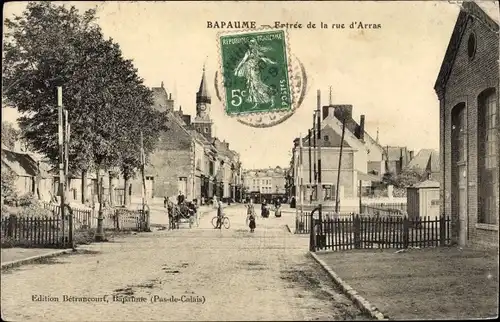 Ak Bapaume Pas de Calais, Entree de la rue d'Arras