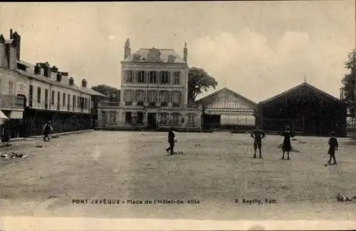 Ak Pont l'Évêque Calvados, Place de l´Hôtel de Ville