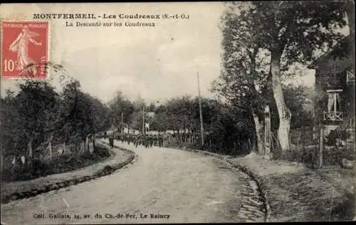 Ak Montfermeil Seine Saint Denis, Les Coudreaux, Troupe dans la Descente