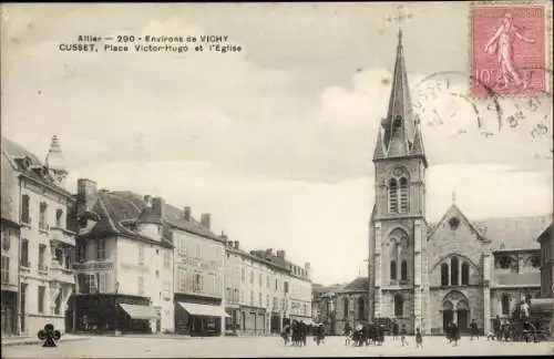 Ak Cusset Allier, Place Victor Hugo et l'Eglise