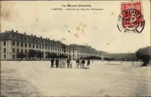 Ak Saint Mihiel Meuse, Interieur du Quartier d'Infanterie