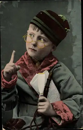 Ak Enfant à Lunettes avec un Narguilé