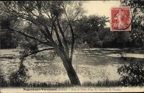 Ak Nogent sur Vernisson Loiret, Parc et Piece d'eau du Chateau de Praslin