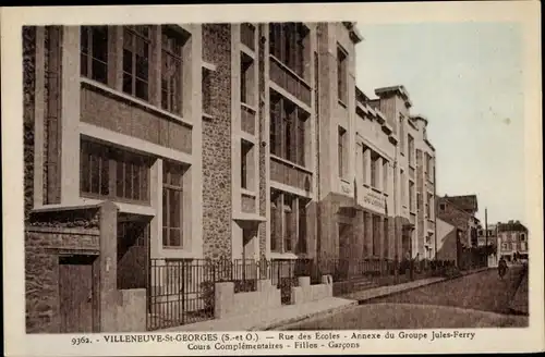 Ak Villeneuve Saint Georges Val de Marne, Rue des Écoles, Groupe Jules Ferry