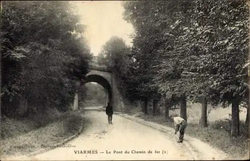 Ak Viarmes Val-d´Oise, Pont du Chemin de Fer