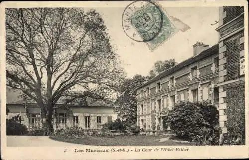 Ak Les Mureaux Yvelines, Cour de l´Hôtel Esther