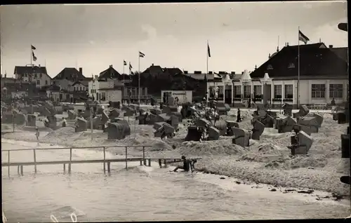 Foto Ak  Kellenhusen in Ostholstein, Strand, Strandkörbe