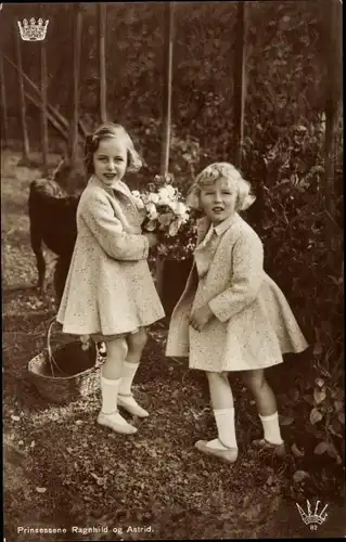 Ak Prinzessinnen Ragnhild und Astrid von Norwegen, Portrait, Blumenstrauß