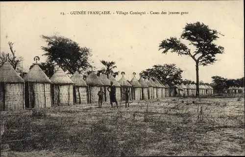 Ak Guinee Francaise, Village Coniagui, Cases des jeunes gens