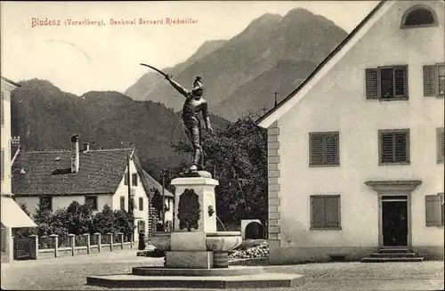 Ak Bludenz Vorarlberg, Denkmal Bernard Riedmiller