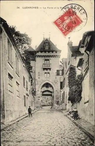 Ak Luzarches Val d’Oise, Luzarches porte de la Rue Saint Côme