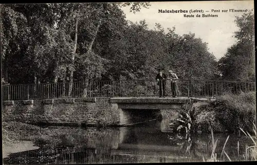 Ak Malesherbes Loiret, Pont sur l´Essonne, Route de Buthiers