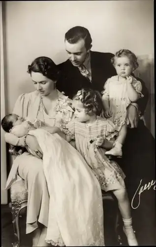 Ak Erbprinz Gustav Adolf von Schweden mit Ehefrau Sibylla und Kindern