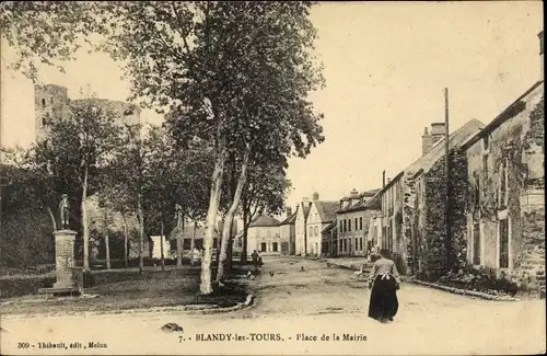 Ak Blandy-les-Tours Seine et Marne, Place de la Mairie