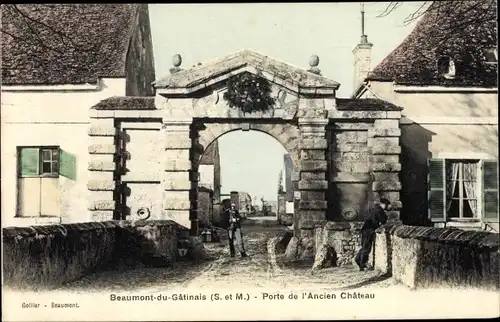 Ak Beaumont du Gâtinais Seine et Marne, Porte de l´Ancien Château