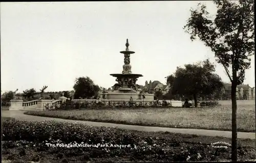 Ak Ashford South-East England, The Fountain, Victoria Park