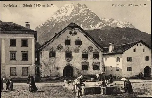 Ak Schuls Graubünden Schweiz, Dorfplatz, Brunnen