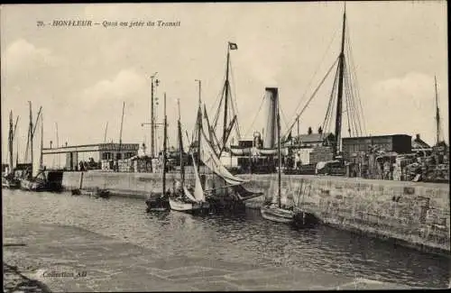 Ak Honfleur Calvados, Quai ou jetée du Transit