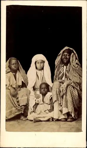 CdV Algerien, Familie in Maghreb Tracht, Portrait um 1880