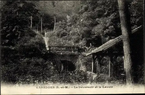 Ak Vareddes Seine et Marne, Le Déversoir et Lavoir