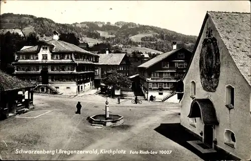 Ak Schwarzenberg in Vorarlberg, Kirchplatz
