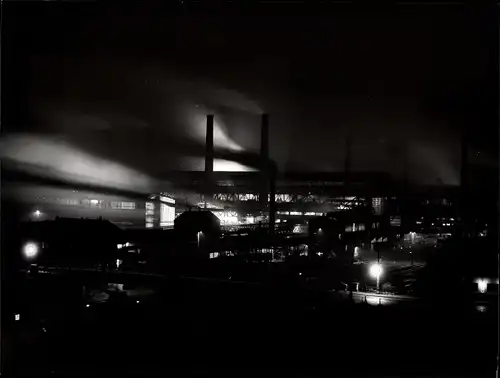 Foto Walter Böning, Oberhausen im Ruhrgebiet, Stahlwerk bei Nacht