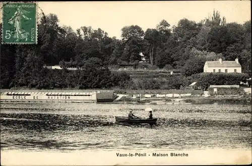 Ak Vaux le Pénil Seine et Marne, Maison Blanche, couple en bateau à rames