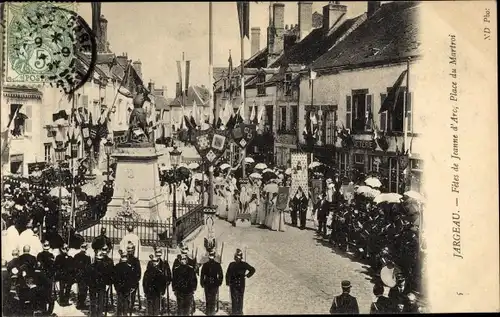 Ak Jargeau Loiret, Fêtes de Jeanne d´Arc, Place du Martroi