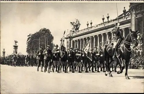 Ak Defile devant le Grand Palais, französische Soldaten, Parade