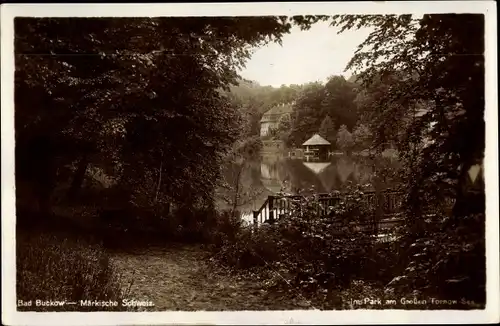 Ak Buckow in der Märkischen Schweiz, Park am Großen Tornow See