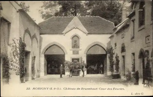 Ak Morigny Essonne, Château de Brunehaut, Cour des Écuries