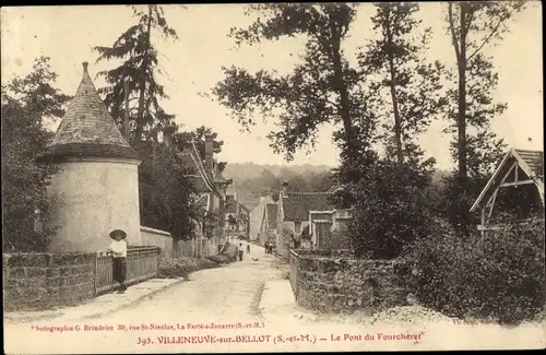 Ak Villeneuve-sur-Bellot Seine et Marne, Le Pont du Fourcheret, garcon