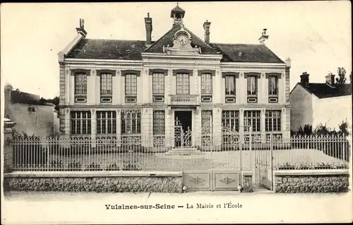 Ak Vulaines sur Seine Seine et Marne, Mairie et l'École, vue de face, clôture