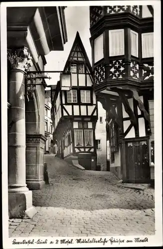 Ak Bernkastel Kues an der Mosel, Mittelalterliche Häuser an der Mosel