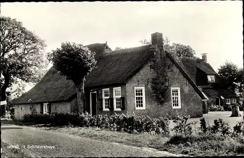 Ak Norg Drenthe, 't Schildershuys, Haus mit Reetdach