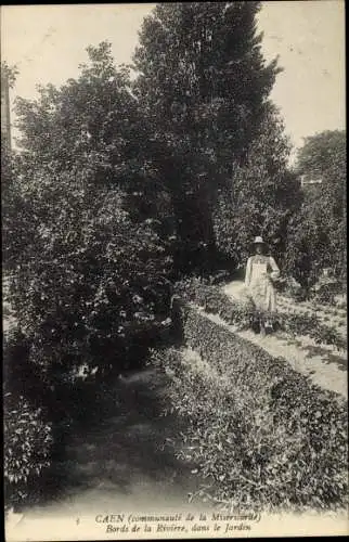 Ak Caen Calvados, Bords de la Rivière, dans le Jardin