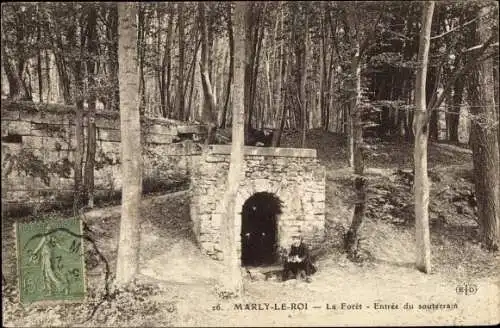 Ak Marly le Roi Yvelines, La Forêt, Entrée du Souterrain