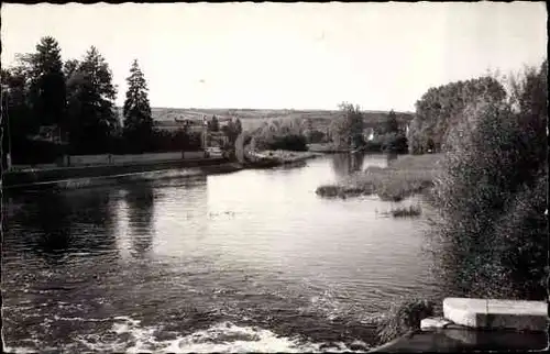 Ak Champs Yonne, La Rivière vue du Pont