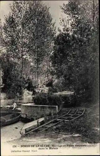 Ak Saint Maixent Deux Sevres, Barrage et passe Bâteaux dans le Marais