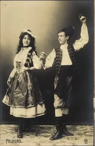 Ak Mann und Frau in polnischen Volkstrachten