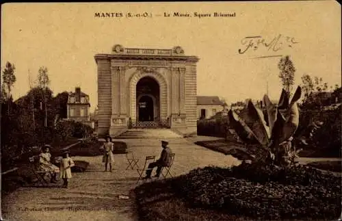 Ak Mantes Yvelines, Musée, Square Brieussel