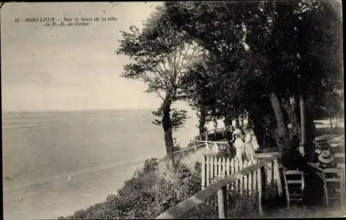 Ak Honfleur Calvados, Sur le Bord de la Côte de Notre Dame de Grâce