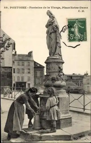 Ak Pontoise Val d'Oise, Fontaine de la Vierge, Place Notre Dame
