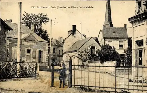 Ak Ruillé sur Loir Sarthe, Place de la Mairie