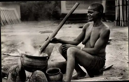 Ak Elfenbeinküste, Grand'mere prepare le repas