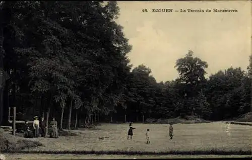 Ak Ecouen Val d’Oise, Le Terrain de Manoeuvre