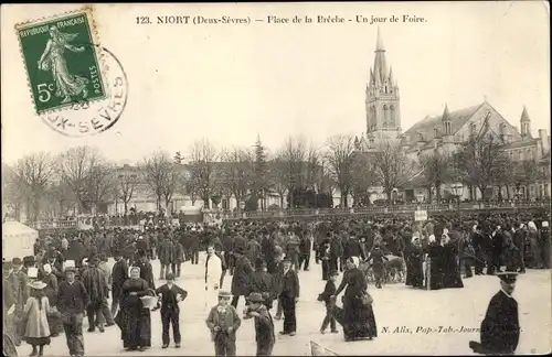 Ak Niort Deux Sèvres, Place de la Brêche, Un Jour de Foire