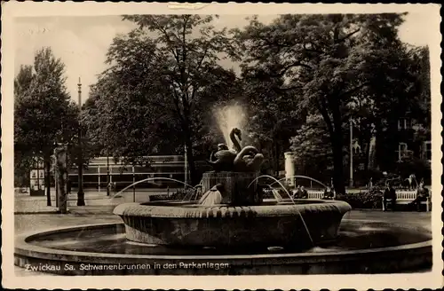 Ak Zwickau in Sachsen, Schwanenbrunnen in den Parkanlagen